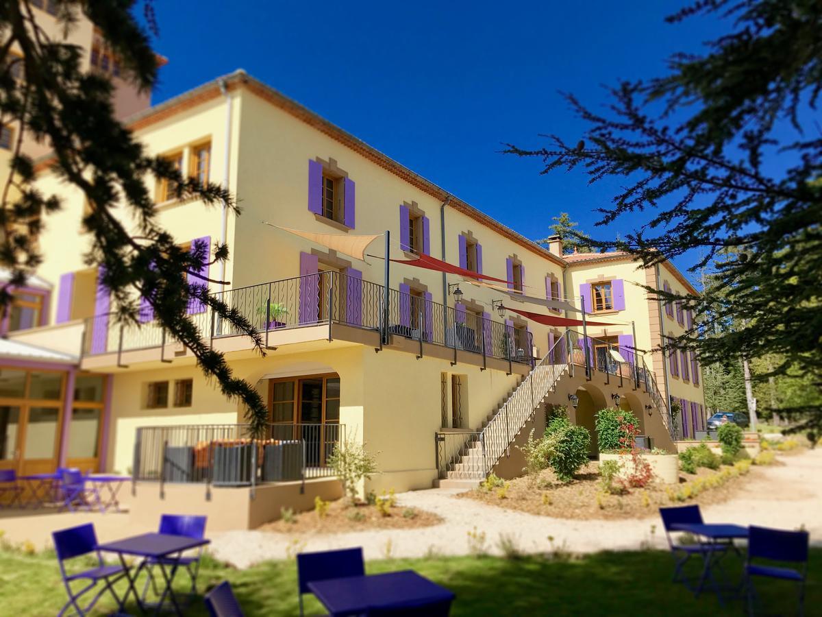 Chateau Ferrassieres Exterior photo